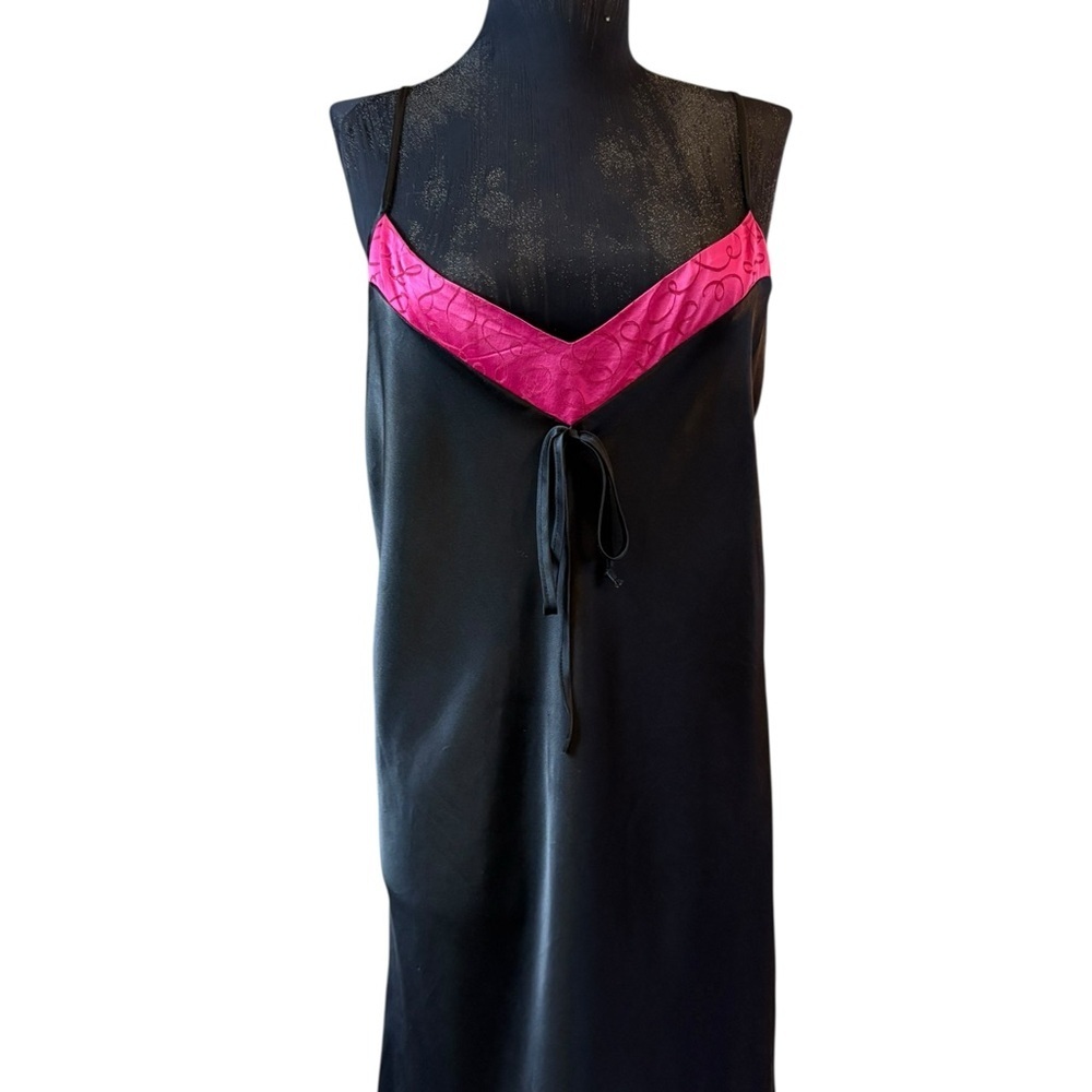 Vintage Elegant Black and Pink Nightgown - Picture 3 of 13